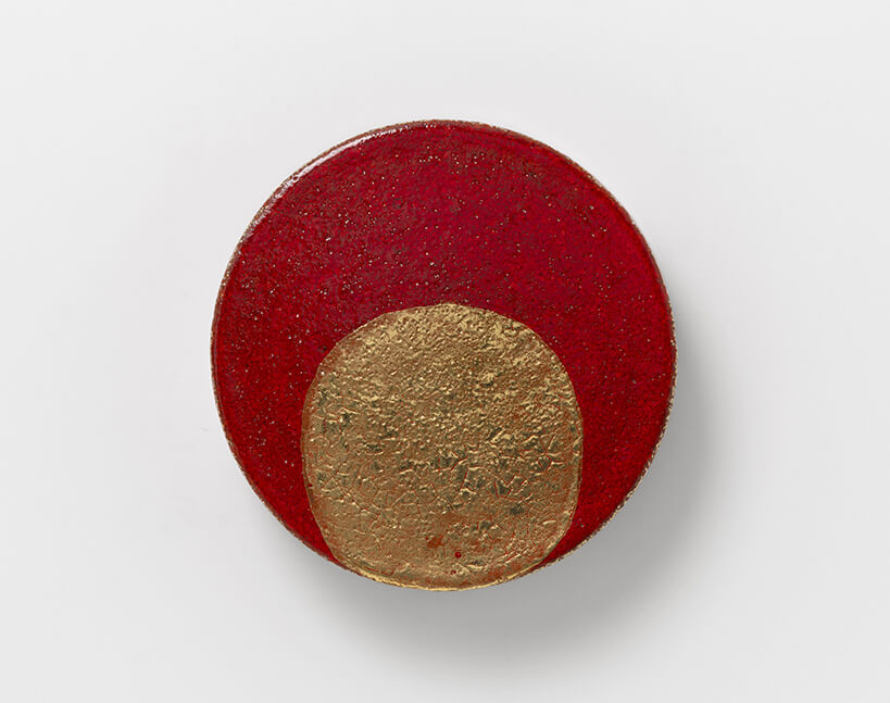 Johan Creten Lune-Gold over Red 2025 diamètre 30 cm